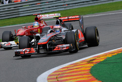 Jenson Button, McLaren Mercedes ve Fernando Alonso, Scuderia Ferrari