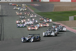 Start: #7 Peugeot Sport Total Peugeot 908: Sébastien Bourdais, Simon Pagenaud leads the field