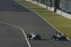 Серхіо Перес, Sauber F1 Team і Міхаель Шумахер, Mercedes GP