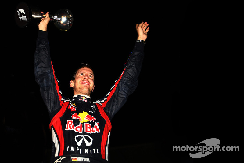 Sebastian Vettel, Red Bull Racing nuevo campeón del mundo celebra con el equipo