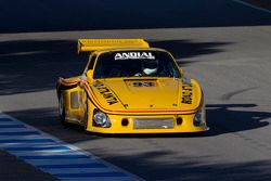 Porsches take to the track