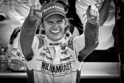 Vencedor da Indy 500 de 2011 Dan Wheldon, Bryan Herta Autosport with Curb / Agajanian celebrates