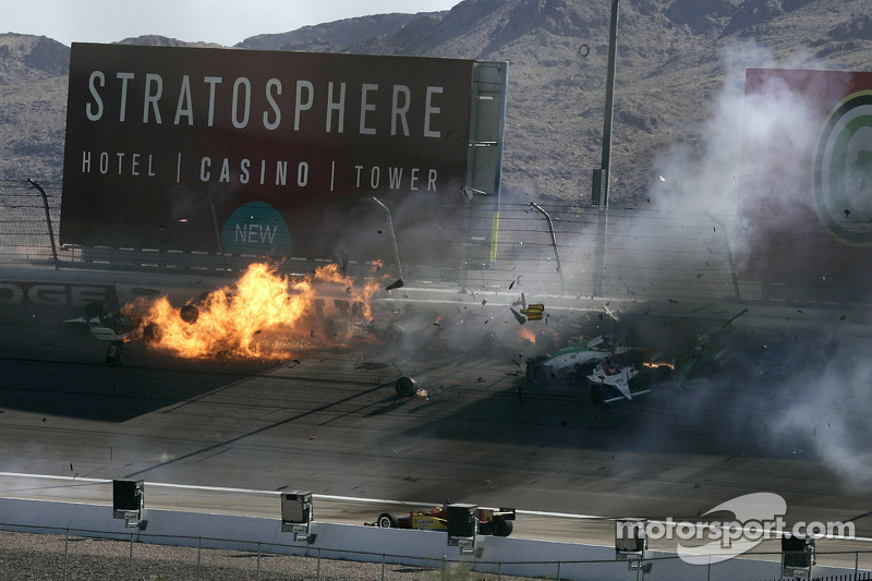 El horrible accidente de 15 coches dónde Dan Wheldon perdió la vida