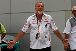 Equipo Gresini reaccionar a la noticia del fallecimiento de Simoncelli