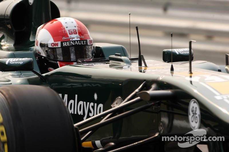 Jarno Trulli, Team Lotus indossa un casco replica di quello di Marco Simoncelli