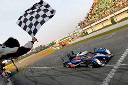 Race winnaar #7 Peugeot Sport Total Peugeot 908: Sébastien Bourdais, Anthony Davidson