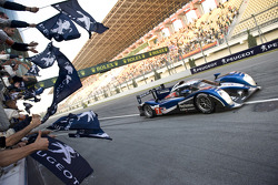 Race winner #7 Peugeot Sport Total Peugeot 908: Sébastien Bourdais, Anthony Davidson