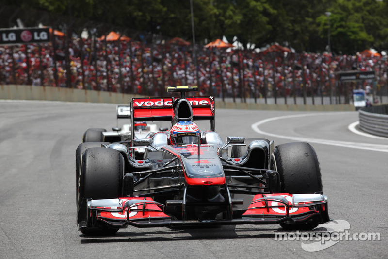 2011 - McLaren MP4-26 (motor Mercedes)