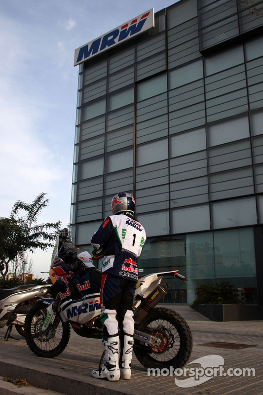 <b>Marc Coma</b> entrega paquetes en Barcelona con su KTM at Marc ...