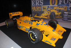Ayrton Senna Lotus F1 aan de Senna Tribute stand