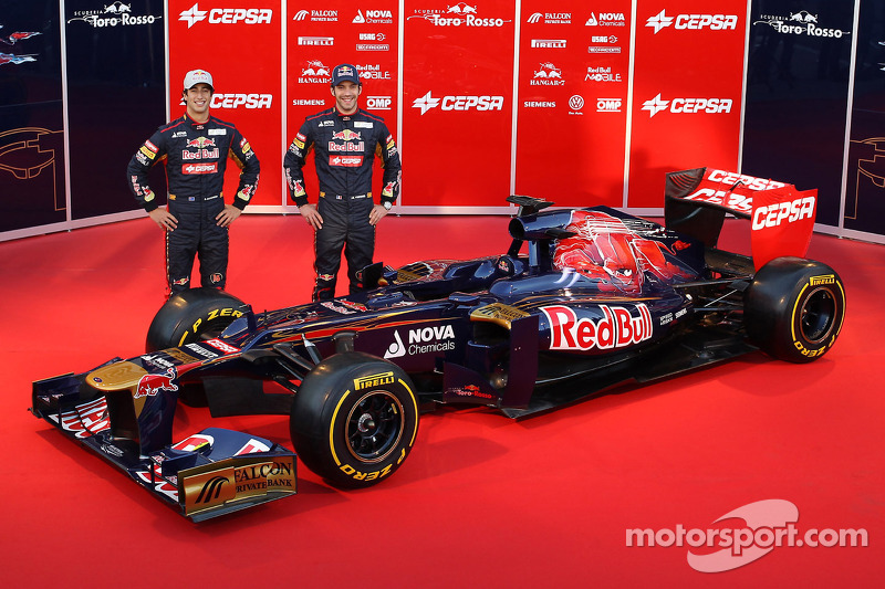 В том году полностью свой состав сменила Toro Rosso. Себастьена Буэми отправили покорять «Ле-Ман» с Toyota, а заодно назначили резервным гонщиком Red Bull, Хайме Альгерсуари стал тест-пилотом Pirelli, а им на смену пришли главные таланты системы Хельмута Марко: Даниэль Риккардо и Жан-Эрик Вернь