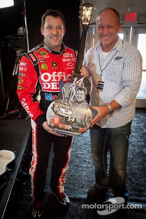 Tony Stewart, Stewart-Haas Racing Chevrolet with Sam Bass and the championship guitar