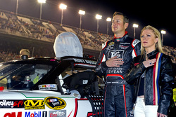 Kurt Busch, Phoenix Racing Chevrolet with his girlfriend Patricia Driscoll