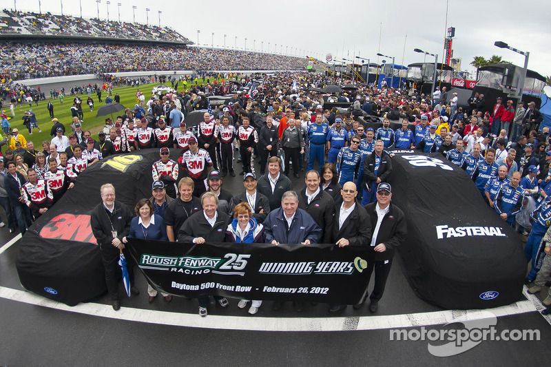 Roush Fenway Racing photoshoot with pole winner Carl Edwards, Roush Fenway Racing Ford and second qualifier Greg Biffle, Roush Fenway Racing Ford