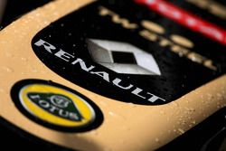 Le logo Renault sur une voiture du Lotus F1 Team