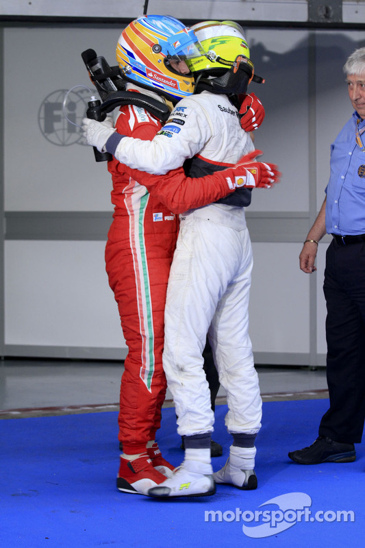 Ganador Fernando Alonso, Scuderia Ferrari y segundo lugar Sergio Pérez, Sauber F1 Team