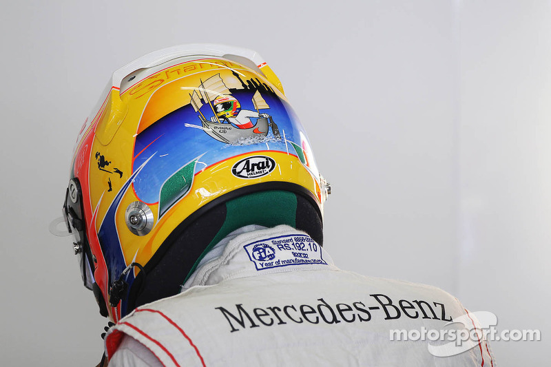 Lewis Hamilton, McLaren avec un casque spécial pour Shanghai