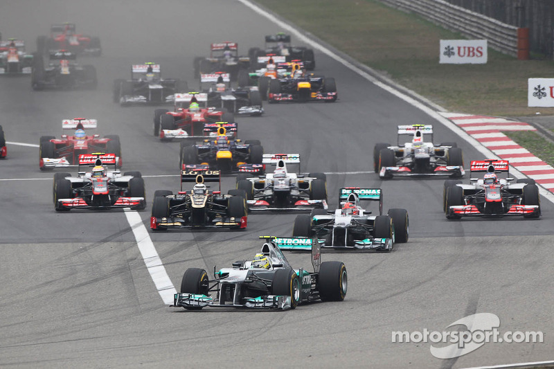 Nico Rosberg, Mercedes AMG F1 lidera al inicio de la carrera