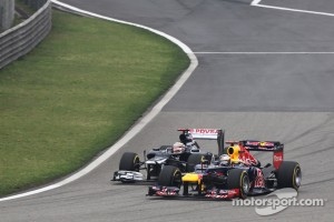 Sebastian Vettel, Red Bull Racing and Pastor Maldonado, Williams battle for position in China