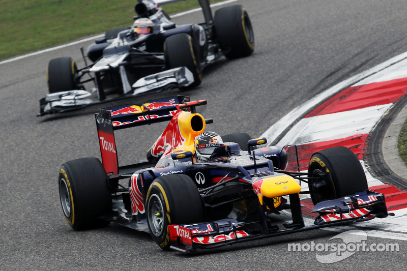 Sebastian Vettel, Red Bull Racing voor Pastor Maldonado, Williams