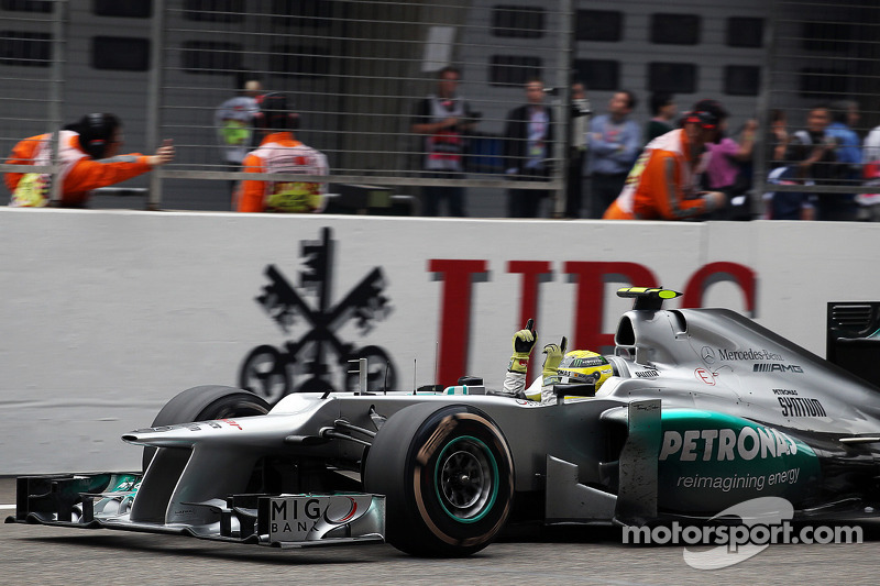 Race winner Nico Rosberg, Mercedes AMG F1 celebrates at the end of the race