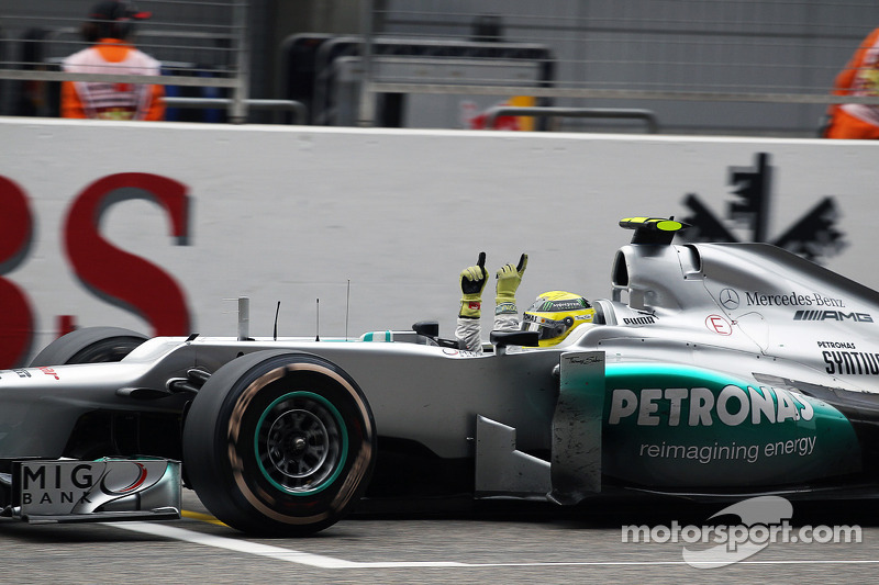 Ganador de la carrera Nico Rosberg, Mercedes AMG F1 celebra el final de la carrera