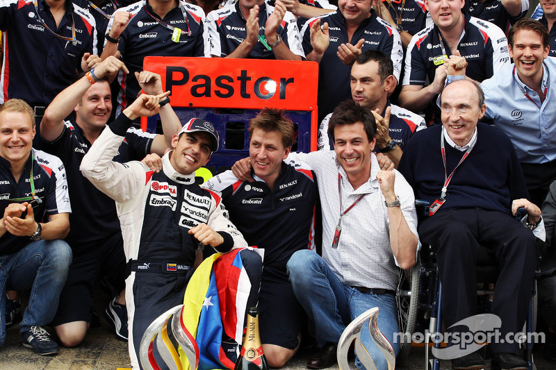 Williams F1 Team kutlama yapıyor Pastor Maldonado'in victory