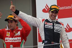 Segundo lugar Fernando Alonso, Scuderia Ferrari y el primer lugar Pastor Maldonado, Williams F1 Team