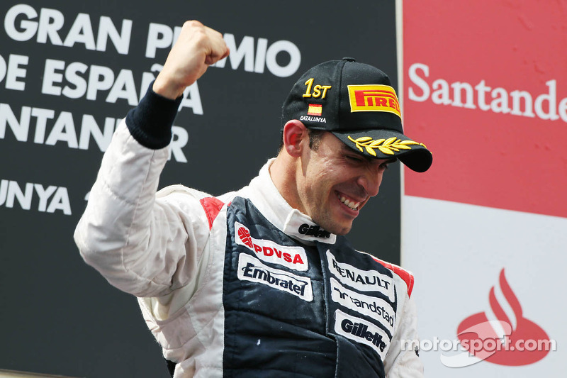 Yarış galibi Pastor Maldonado, Williams F1 Team kutlama yapıyor, Podyum