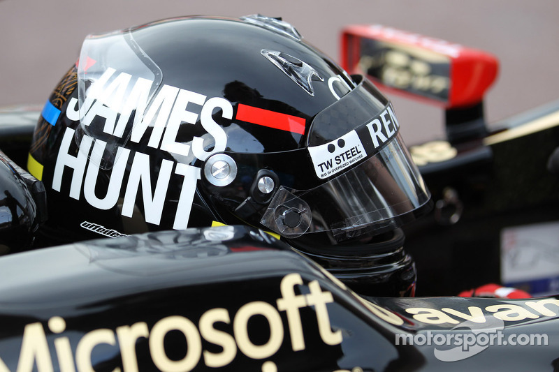 No GP de Mônaco de 2012, Raikkonen homenageou James Hunt na pintura de seu capacete.