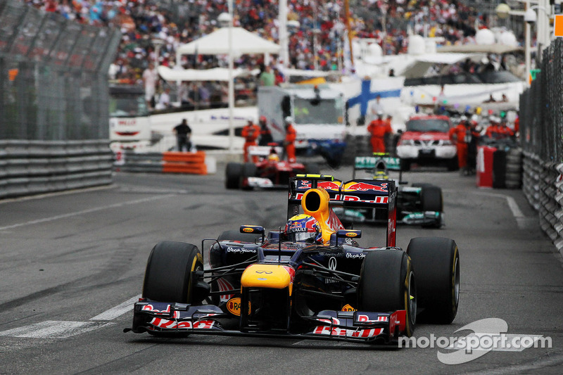 Yarış galibi Mark Webber, Red Bull Racing ve 2. Nico Rosberg, Mercedes AMG F1 ve 3. Fernando Alonso,