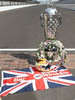 Winners photoshoot: tribute to Dan Wheldon