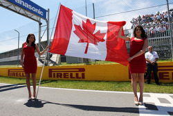 Grid girls with the canadian flag