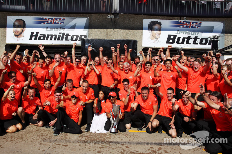 Race winner Lewis Hamilton, McLaren Mercedes celebrates with girlfriend Nicole Scherzinger, Singer and the team