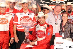 Victory lane : le vainqueur Justin Wilson, Dale Coyne Racing Honda