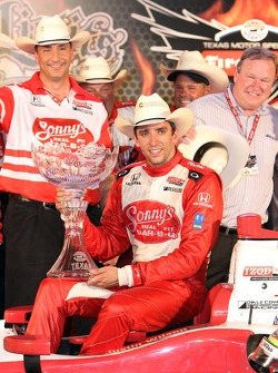 Victory lane: race winner Justin Wilson, Dale Coyne Racing Honda