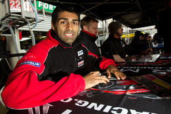 Autograph session: Karun Chandhok