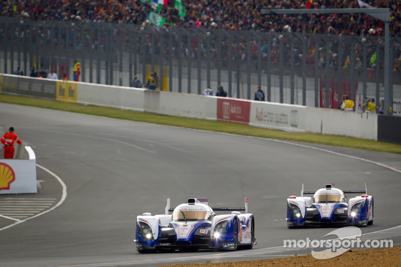 #8 Toyota Racing Toyota TS 030 - Hybrid: Anthony Davidson, Sébastien Buemi, Stéphane Sarrazin