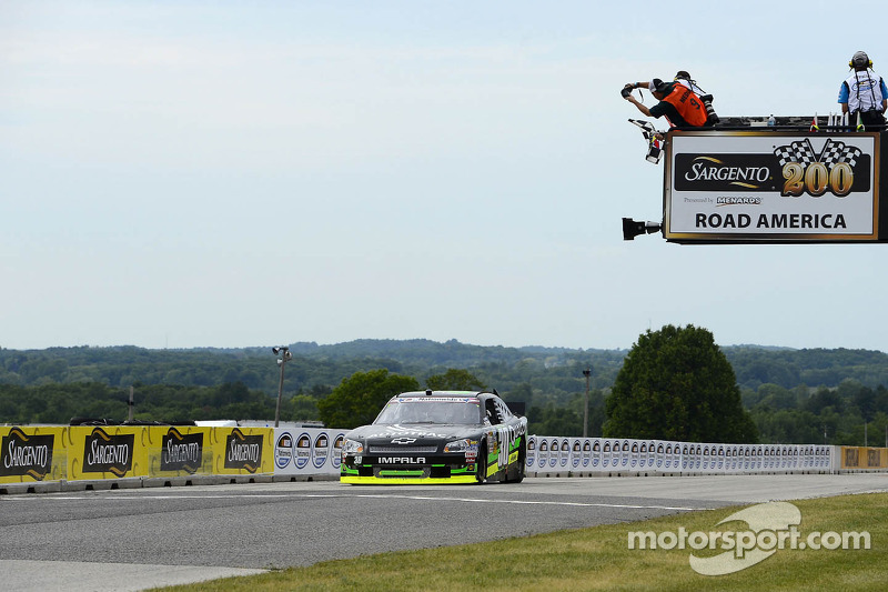 Nelson Piquet Jr. takes the win