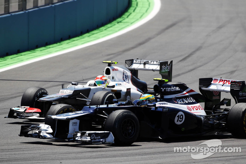 Bruno Senna, Williams leads Sergio Perez, Sauber