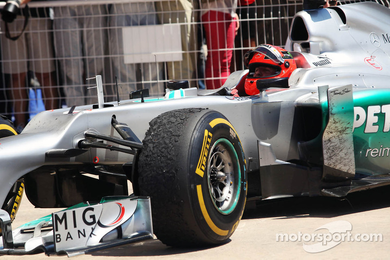 Michael Schumacher, Mercedes AMG F1 kutlama yapıyor his 3. position kapalı park