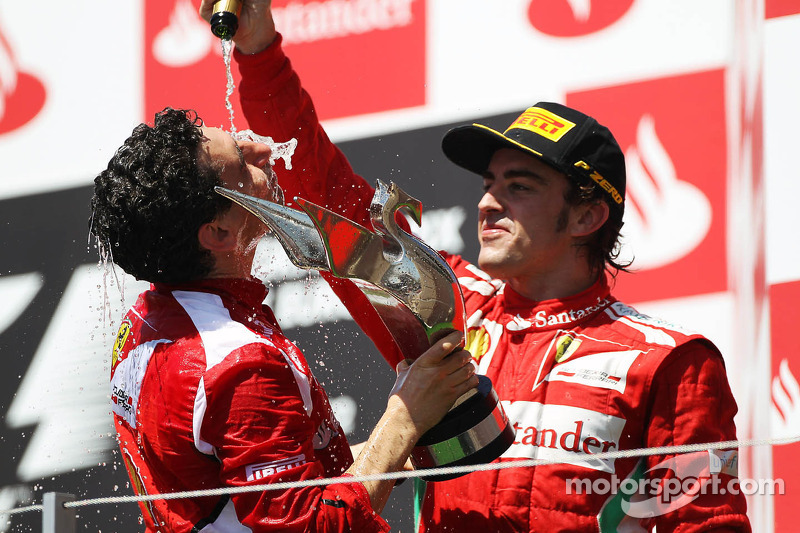 Race winner Fernando Alonso, Ferrari celebrates on the podium with Andrea Stella, Ferrari Race Engin