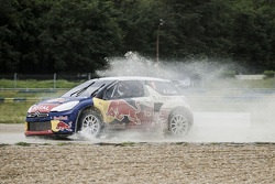Sébastien Loeb teste la Citroën DS3 spécialement préparée pour les X-Games
