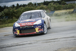 Sébastien Loeb teste la Citroën DS3 spécialement préparée pour les X-Games