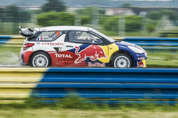 Sébastien Loeb teste la Citroën DS3 spécialement préparée pour les X-Games