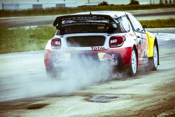 Sébastien Loeb teste la Citroën DS3 spécialement préparée pour les X-Games