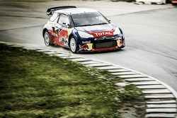 Sébastien Loeb teste la Citroën DS3 spécialement préparée pour les X-Games