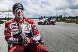 Sébastien Loeb teste la Citroën DS3 spécialement préparée pour les X-Games
