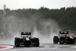 Vitaly Petrov, Caterham, et son coéquipier Heikki Kovalainen, Caterham