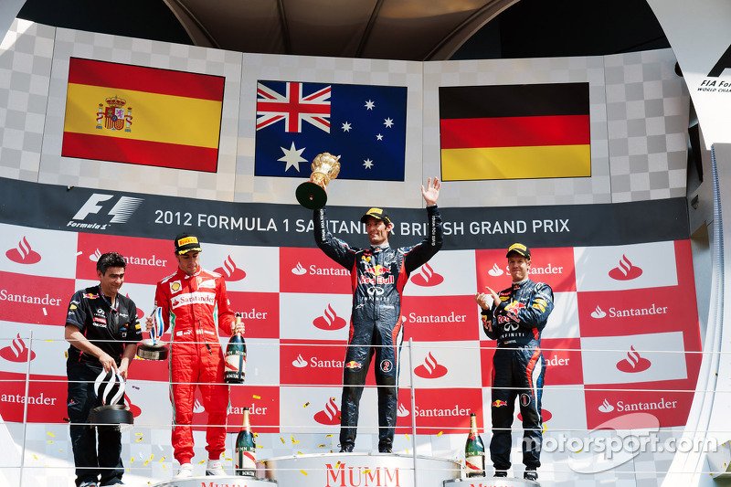 The podium, Fernando Alonso, Ferrari, second; Mark Webber, Red Bull Racing, race winner; Sebastian V